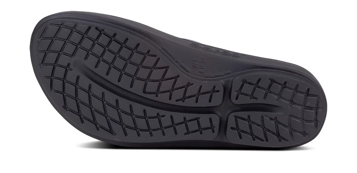 OOfos Womens OOlala Thong Sandals - Image 7