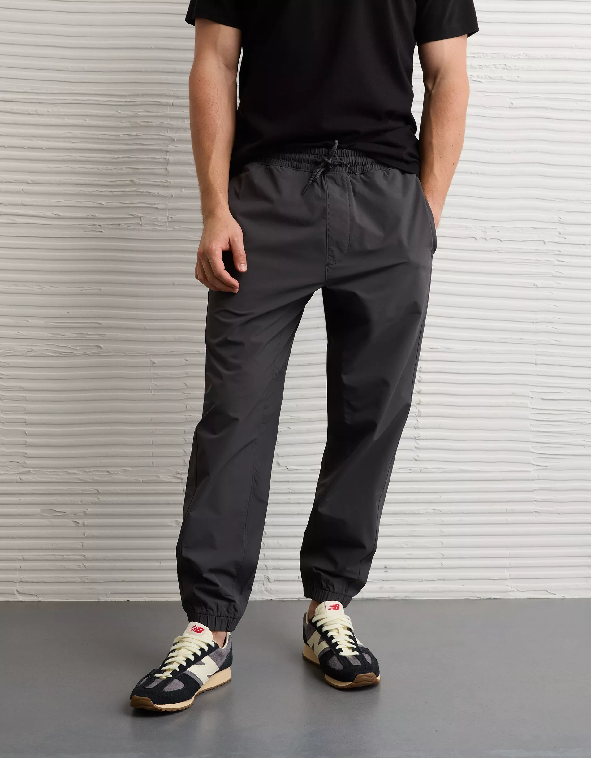 American Eagle Mens AE 24/7 Tech Hybrid Jogger Pants - Image 3