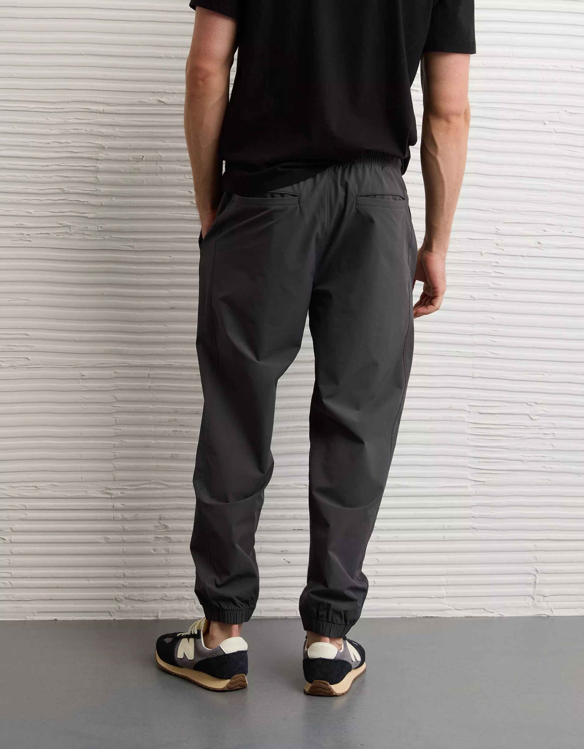 American Eagle Mens AE 24/7 Tech Hybrid Jogger Pants - Image 4
