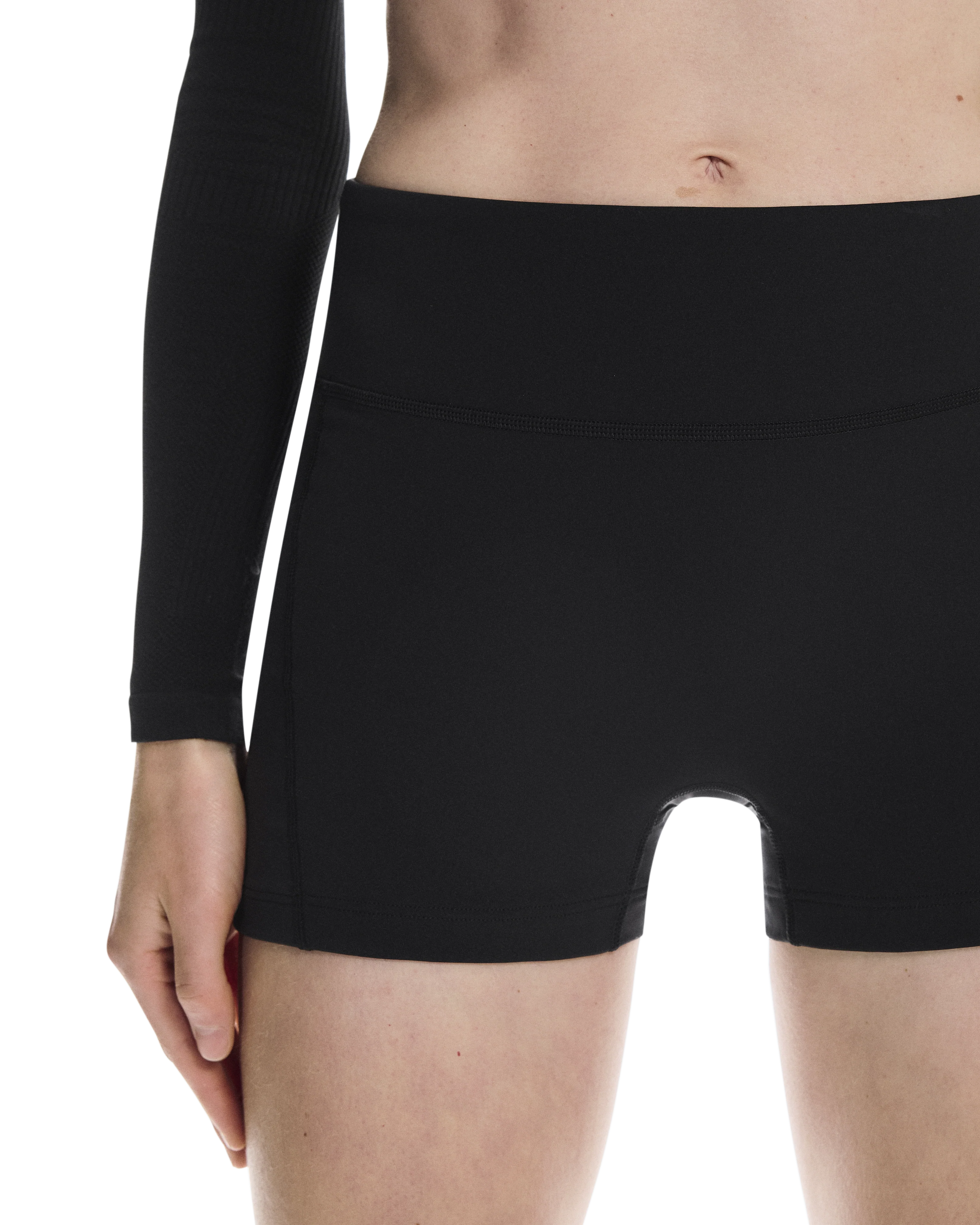 On Womens 3" Performance Tights - Image 3