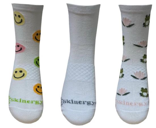 Skinergy Womens Smiley Face Quarter Socks - 3 Pack - Image 2