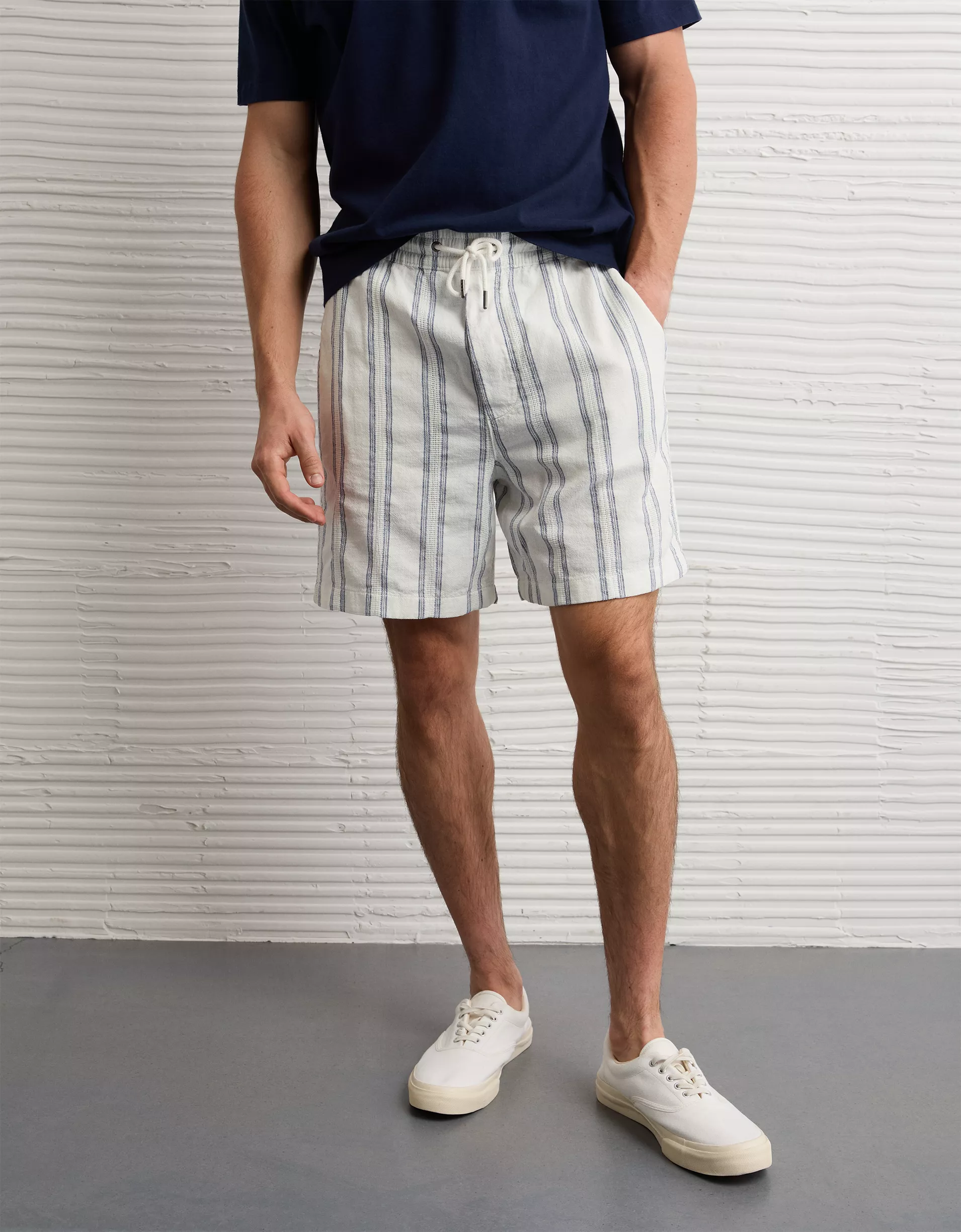 American Eagle Mens AE 7" Lived-In Trekker Shorts - Image 3