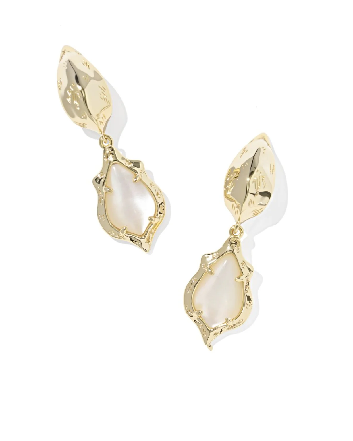 Kendra Scott Adriana Scallop Frame Gold Huggie Earrings - Natural Mother Of Pearl