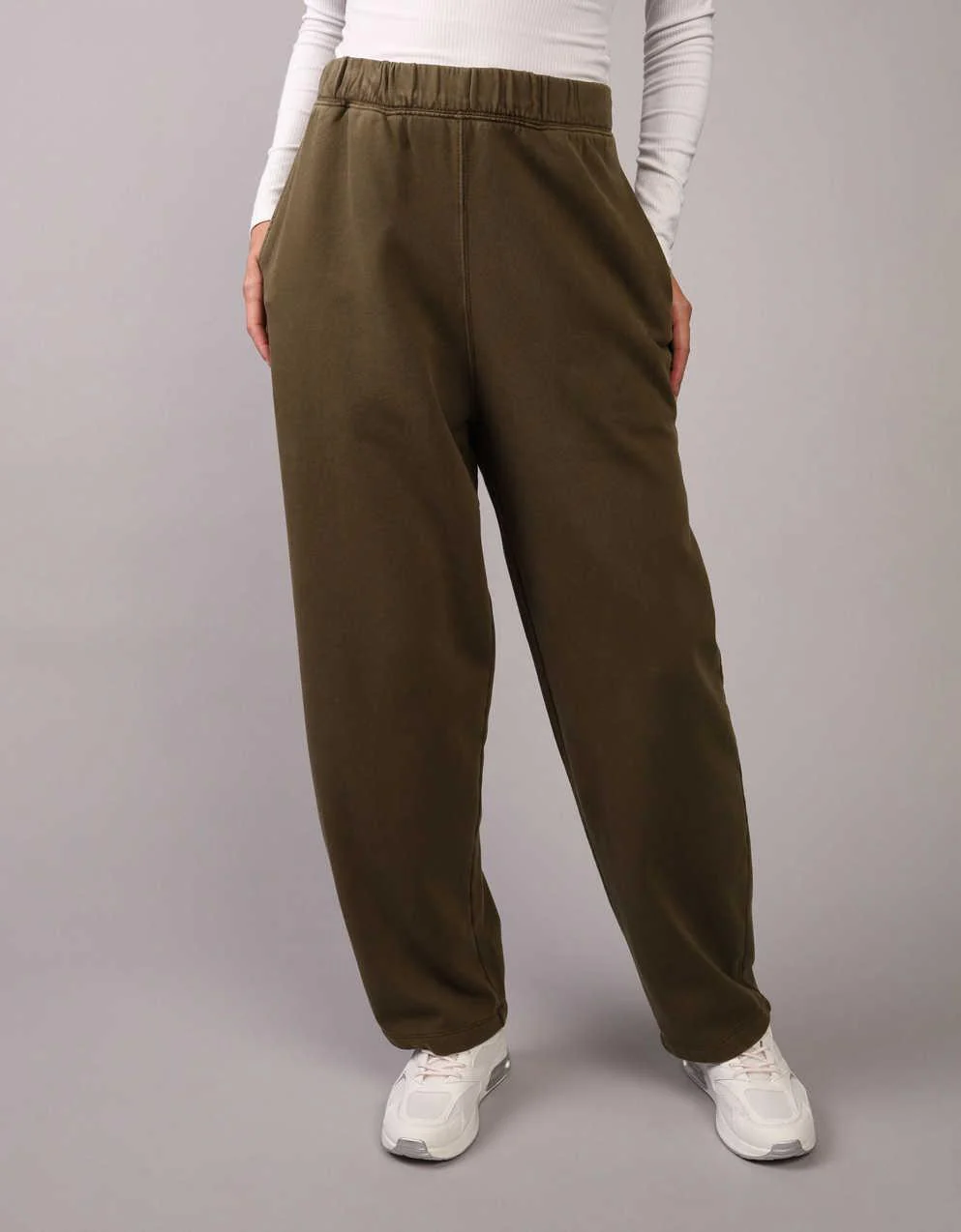 American Eagle Womens AE Everyday Luxe Barrel Sweatpants - Image 3