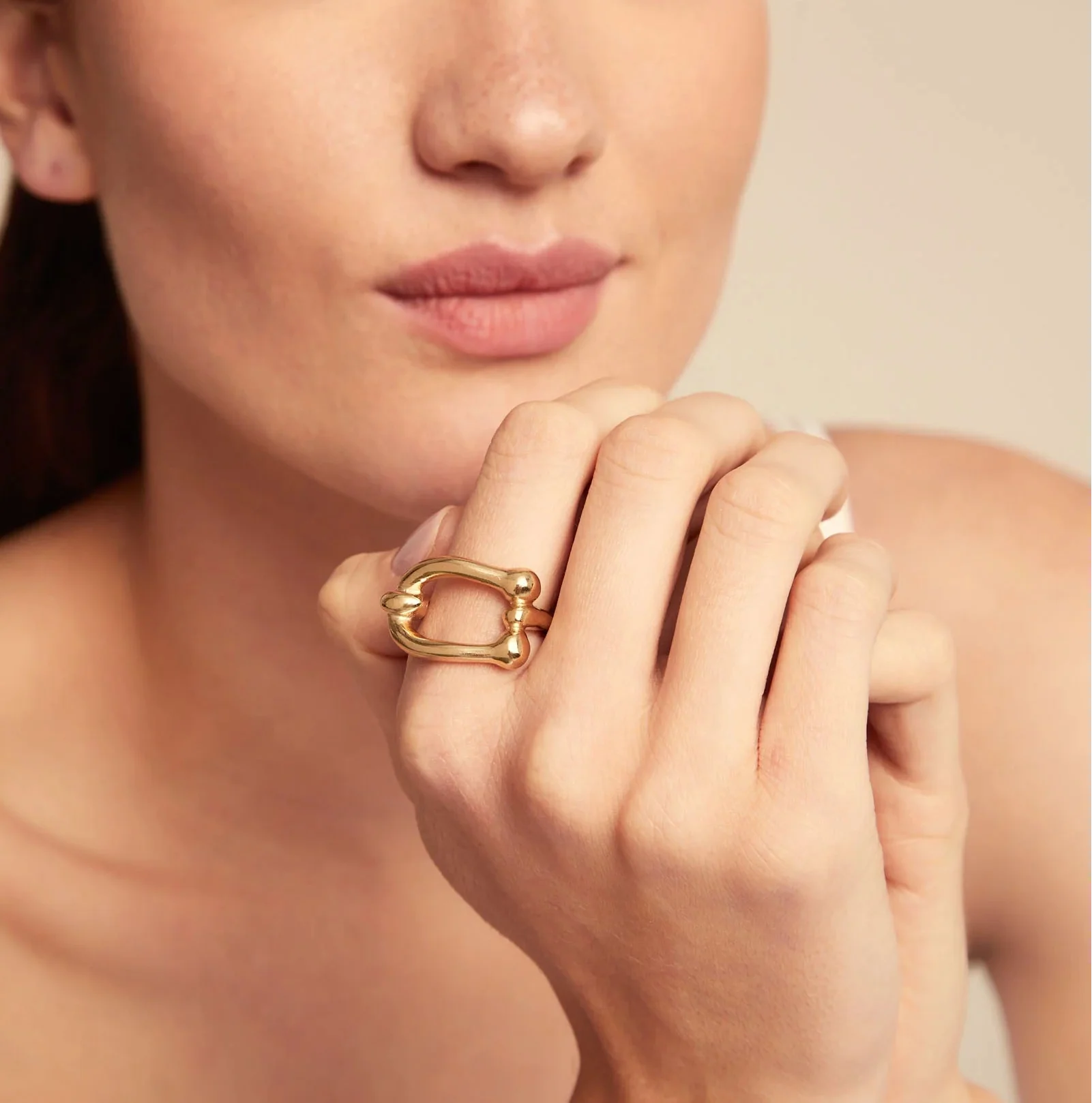 UNOde50 Youthful Gold-Plated Link Shaped Ring - Size 8.5 - Image 3