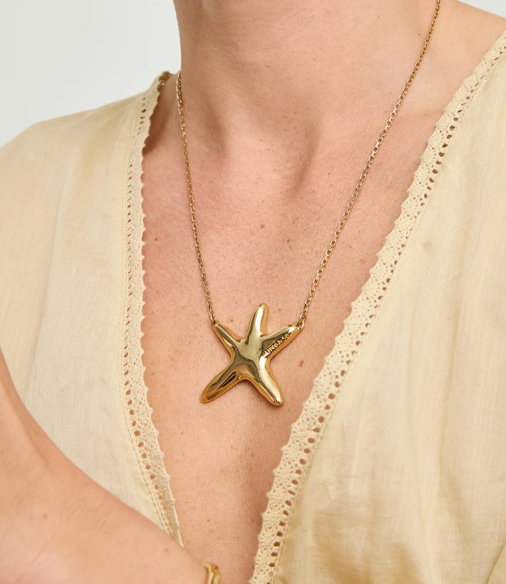 UNOde50 Medium Starfish Gold-Plated Necklace - Image 4