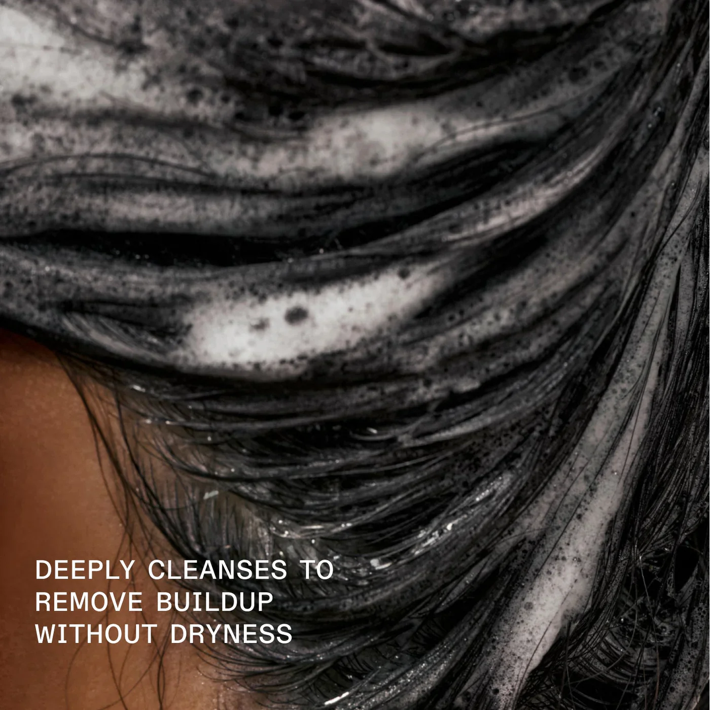 OLAPLEX Nº.4C Bond Maintenace Clarifying Shampoo - Image 3