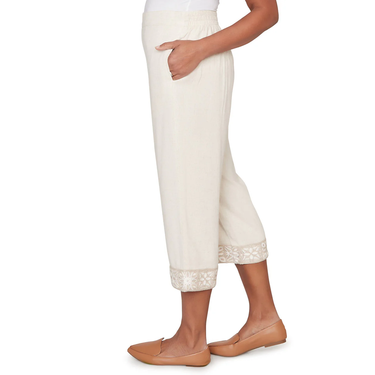 Alfred Dunner Womens Crochet Trim Linen Capri Pants - Image 4