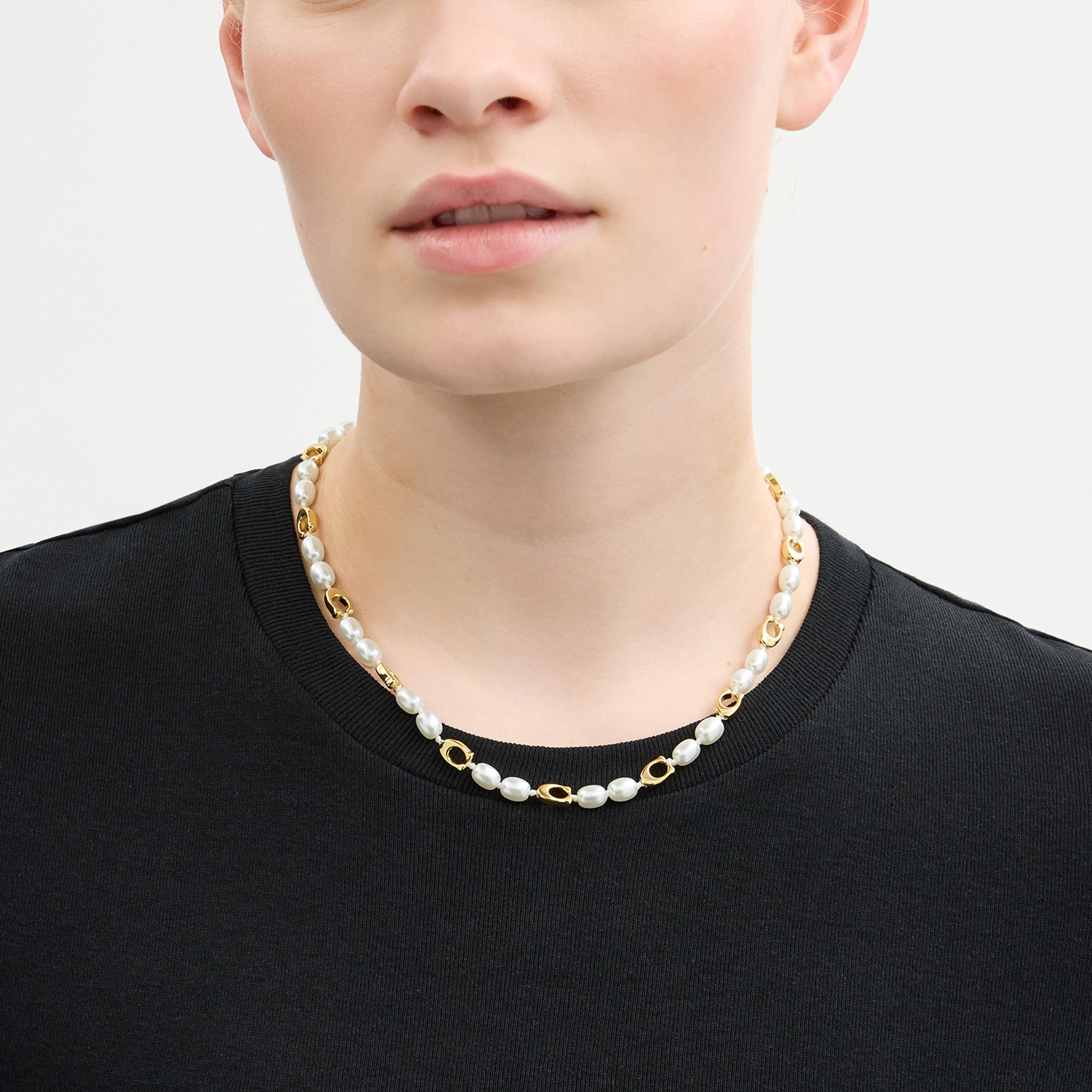 Coach Signature Heritage Pearl Collar Necklace - Image 3