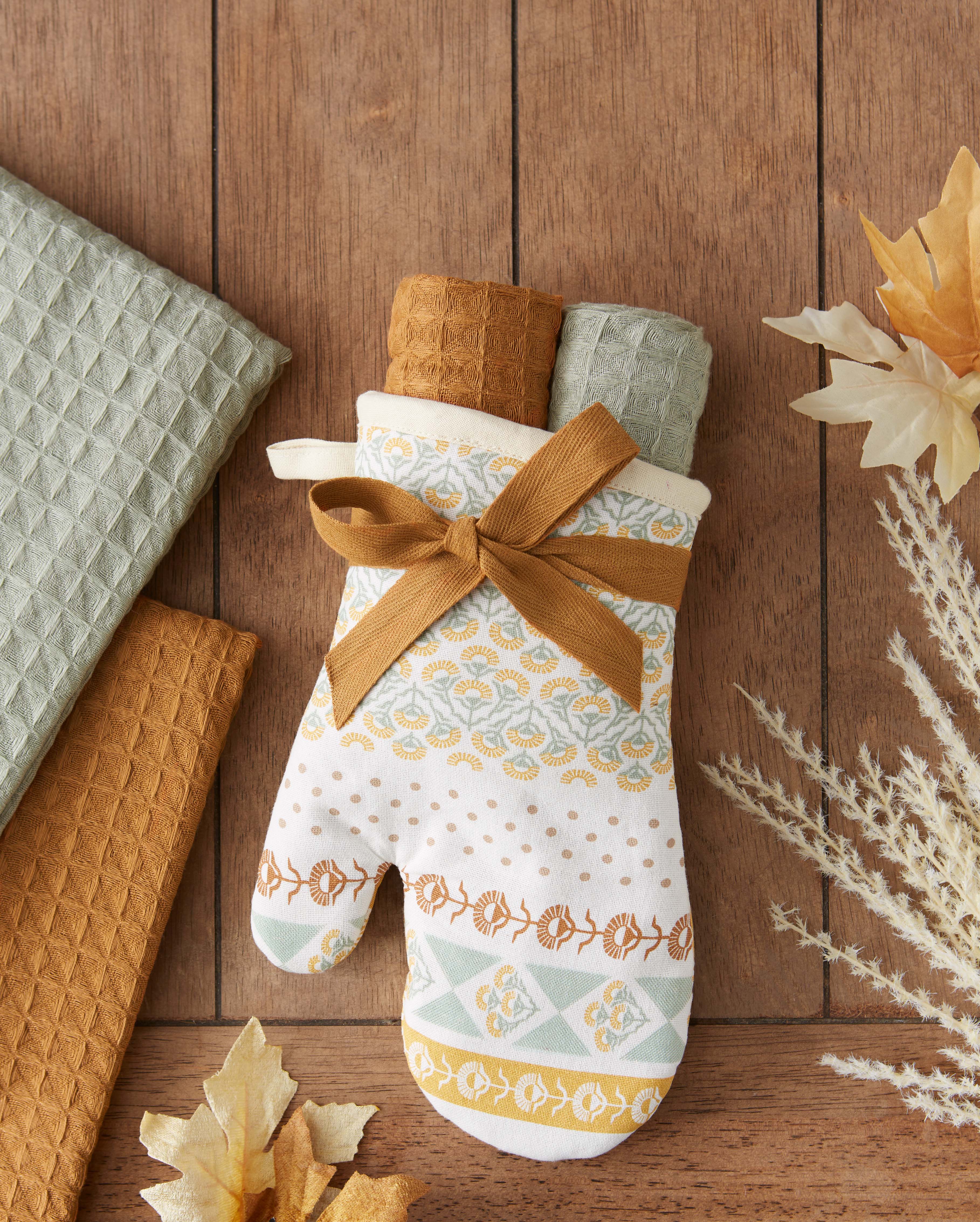 Design Imports Golden Hour Printed Oven Mitt Gift Set - Image 3