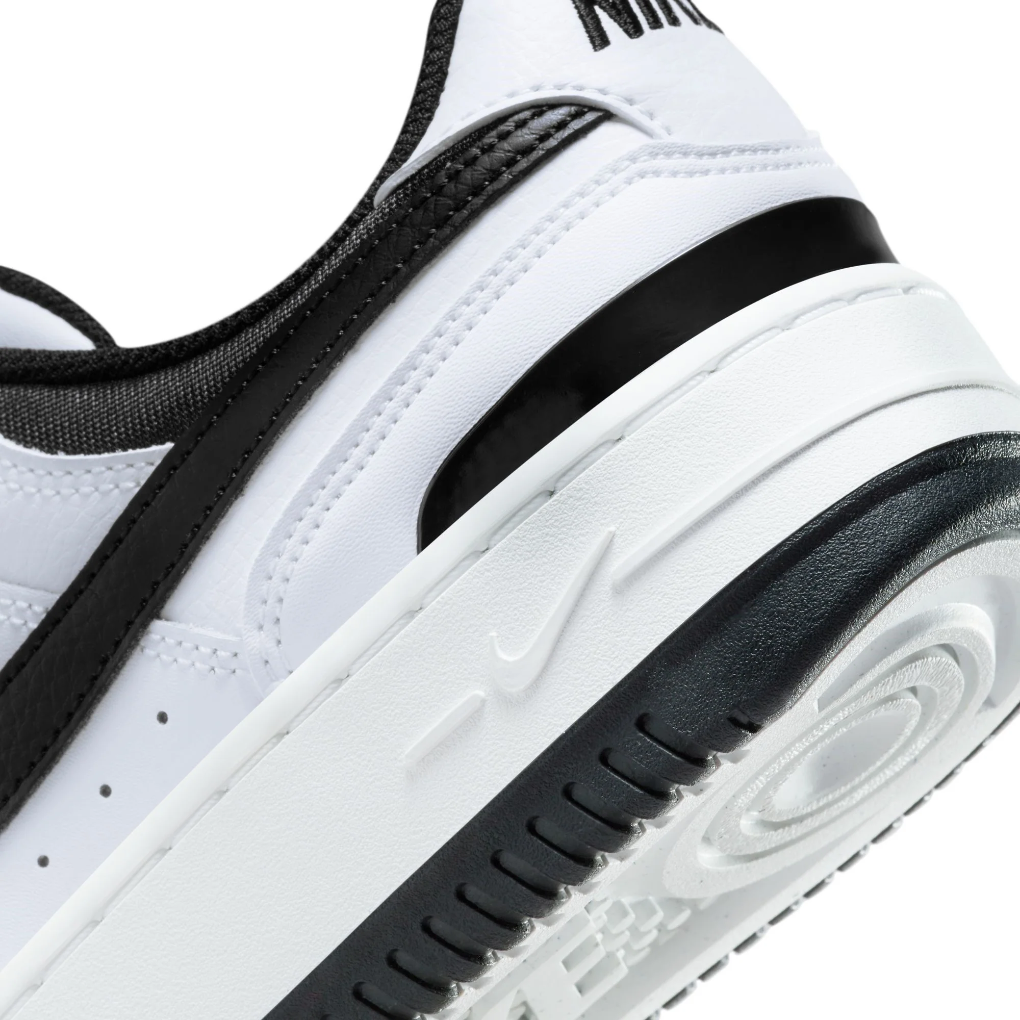 Nike Womens Gamma Force Shoes - Image 5