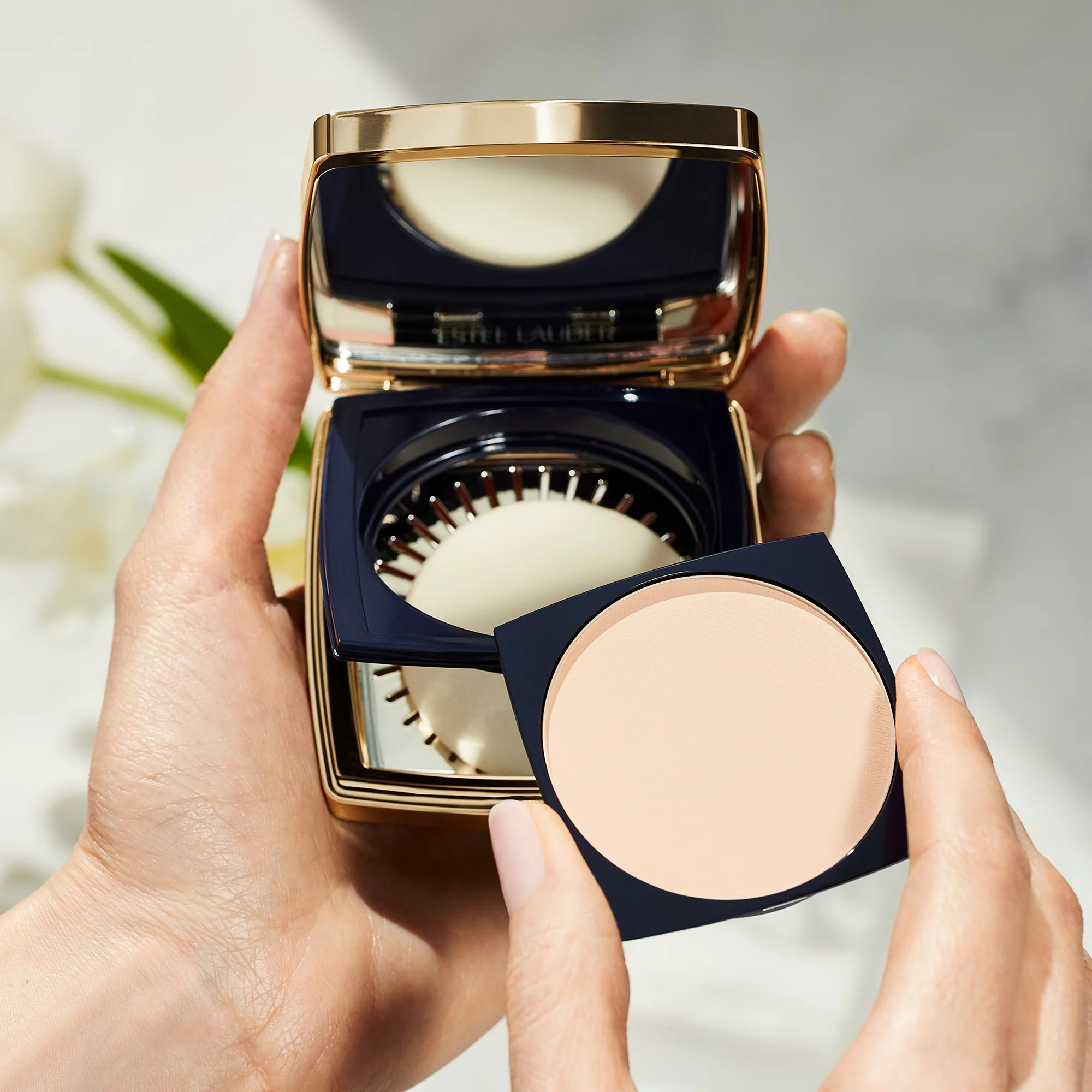 Estée Lauder Double Wear Stay-In-Place Matte Powder Foundation - Pure Beige - Image 5