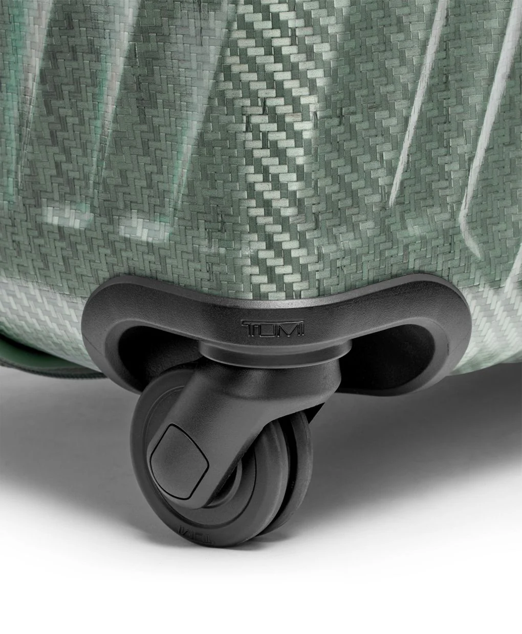TUMI 19 Degree Lite Large Checked Luggage - Image 8