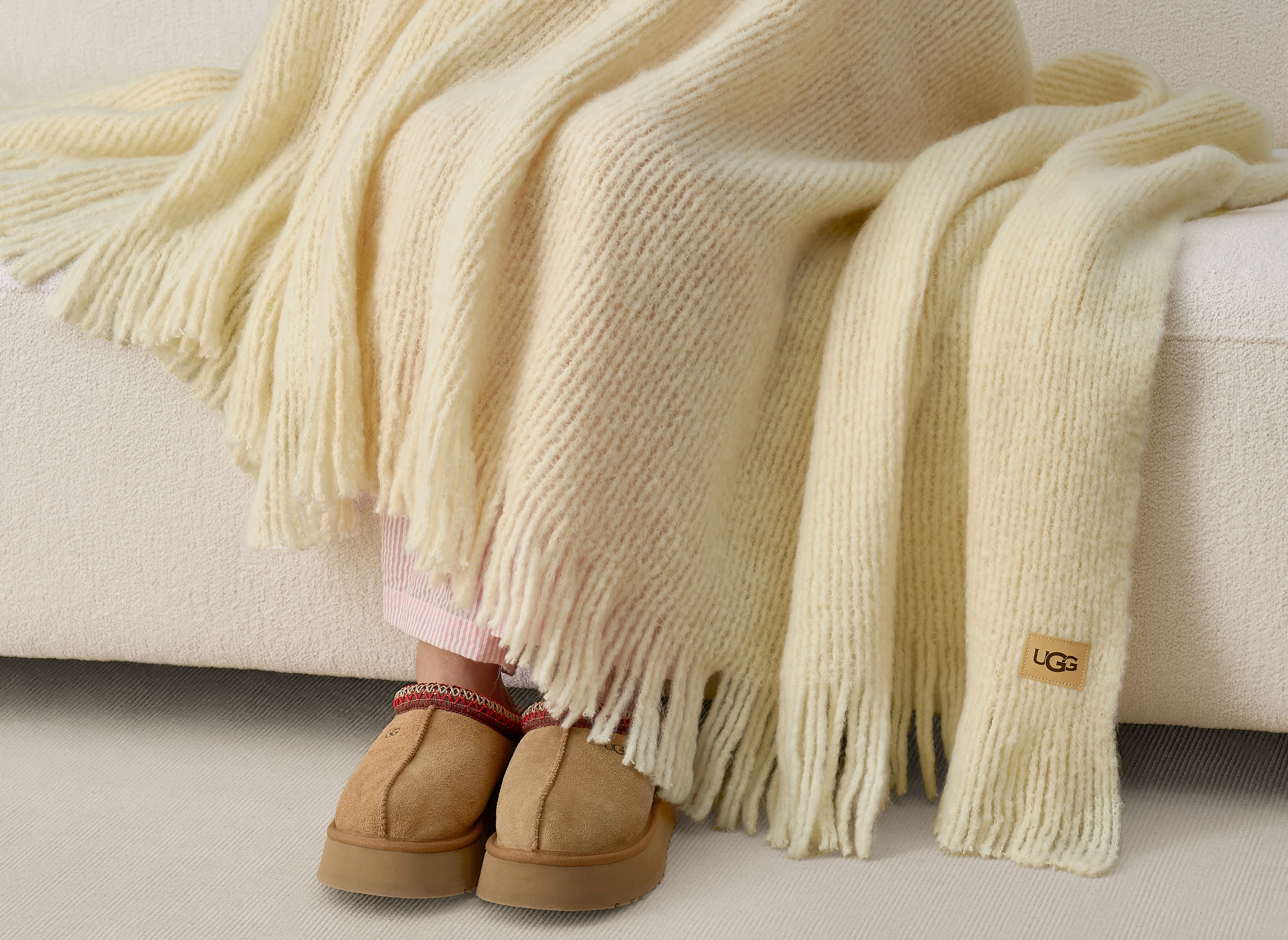 UGG Margot Knit Throw Blanket - Yellow Chick - Image 5