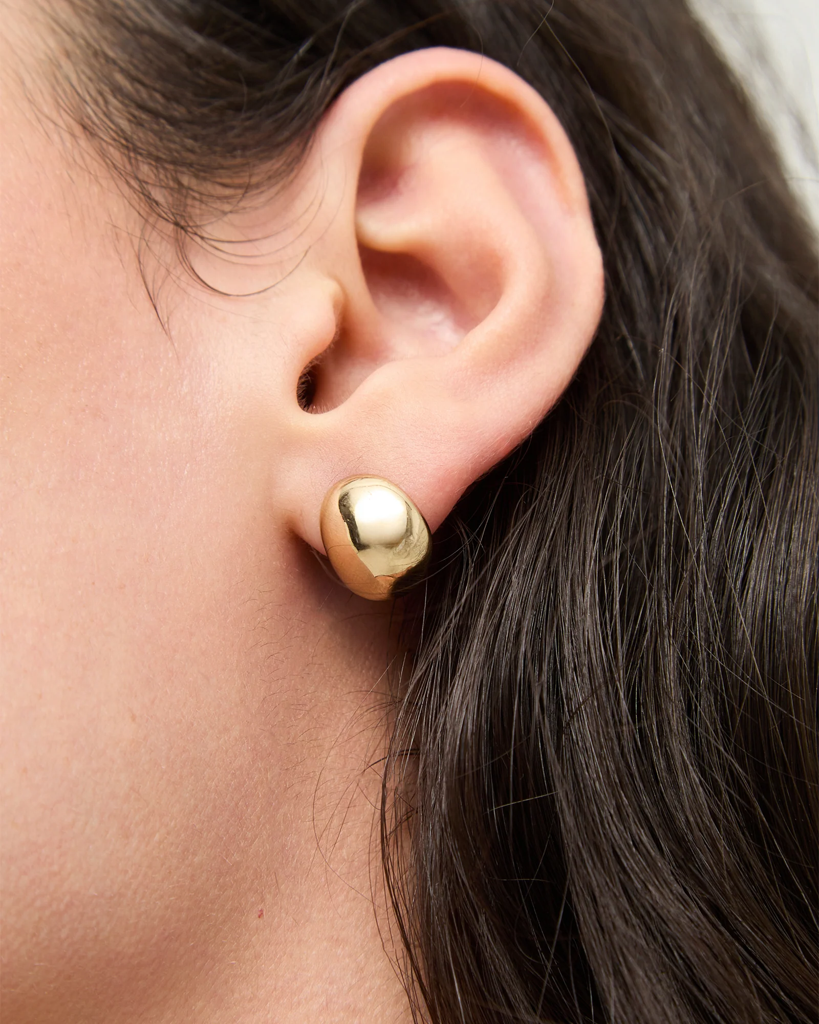 UNOde50 Medula Round Gold Stud Earrings - Image 3