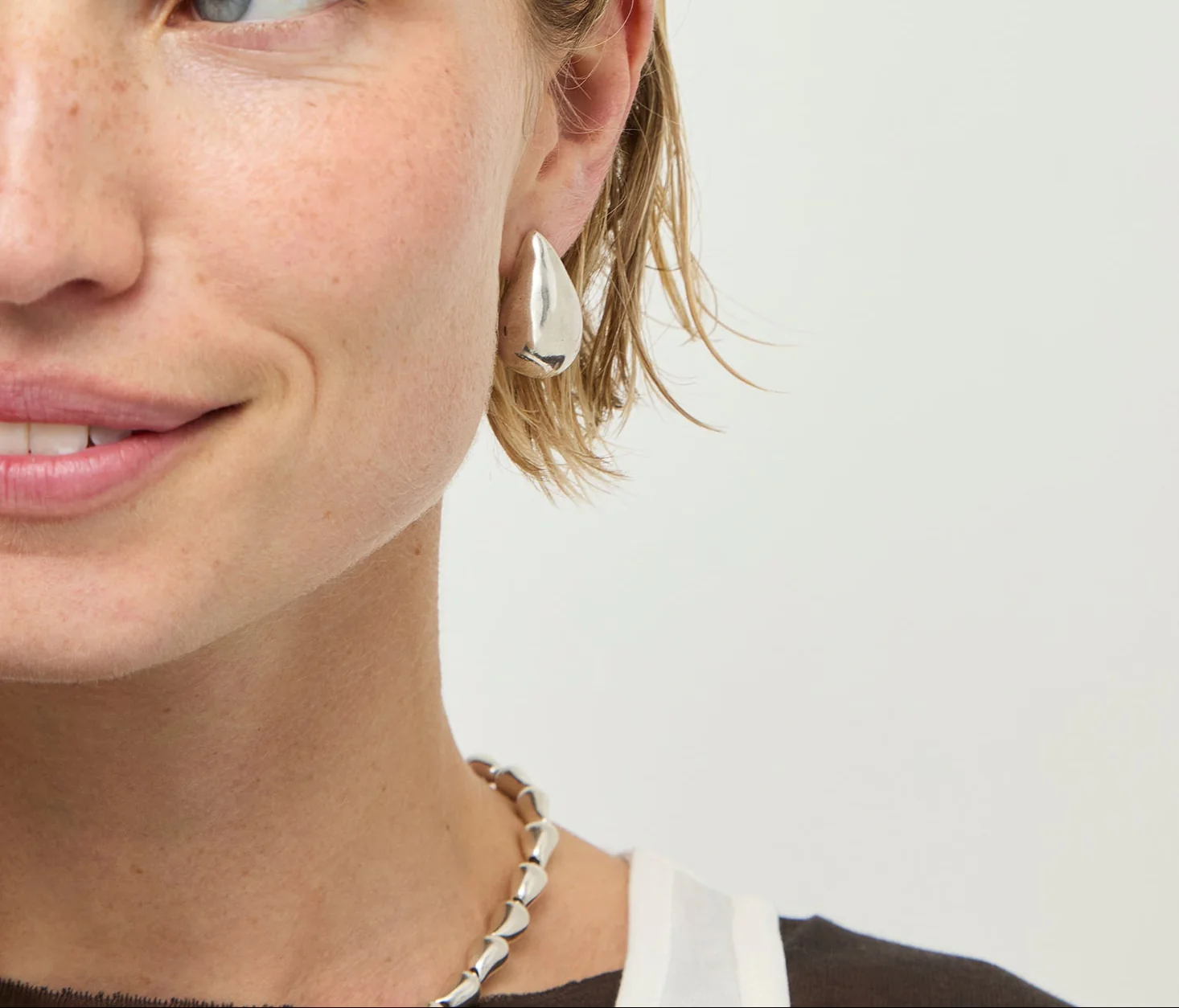 UNOde50 Medula Silver Teardrop Earrings - Image 3