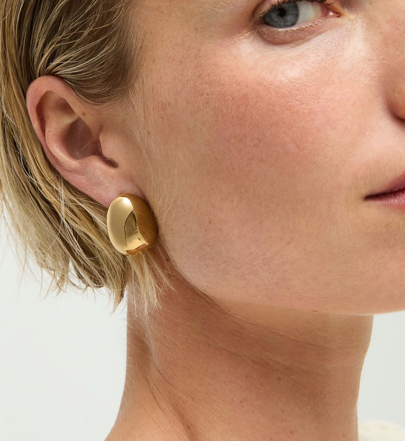 UNOde50 Medula Large Oval Gold Earrings - Image 3