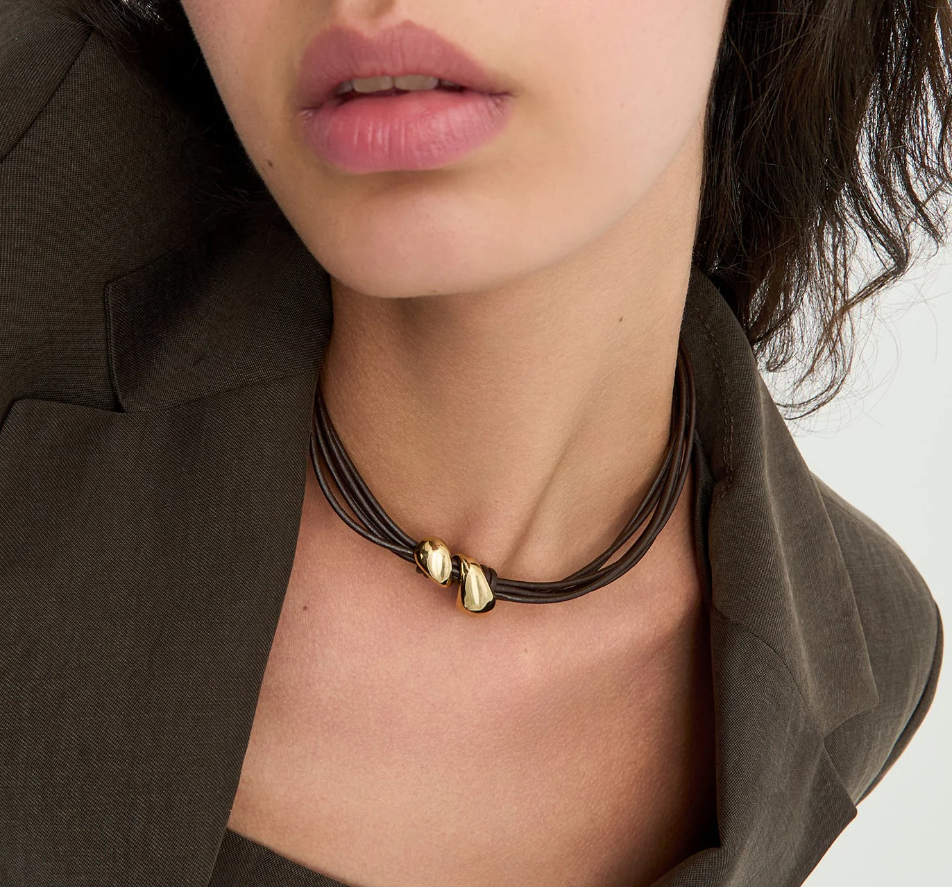 UNOde50 Medula Gold Short Leather Cord Necklace - Image 5