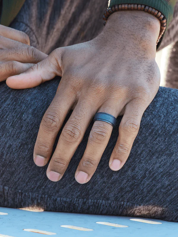 QALO Mens Polished Step Edge Silicone Ring - Size 11 - Image 4