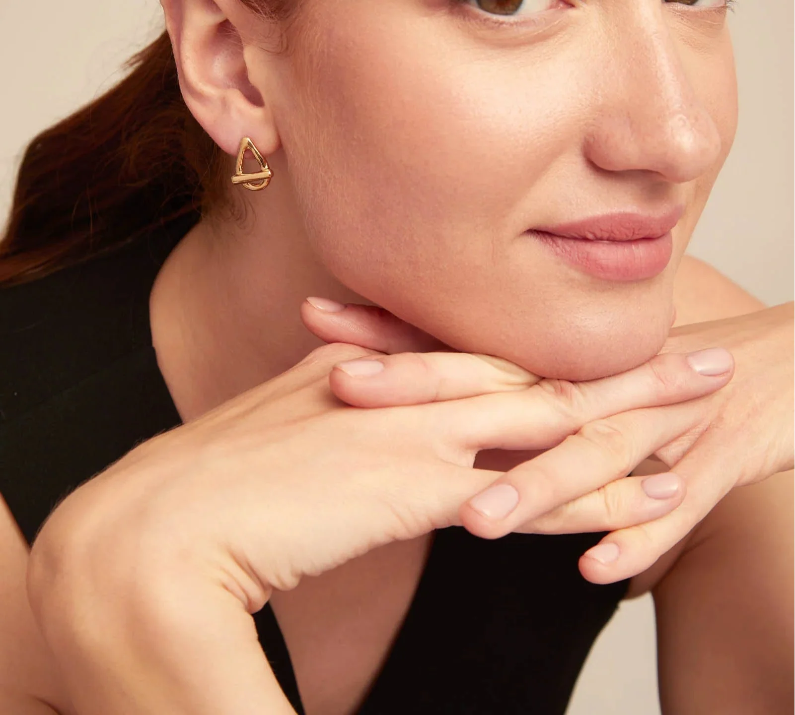 UNOde50 Youthful Gold-Plated Oval Link Drop Earrings - Image 3