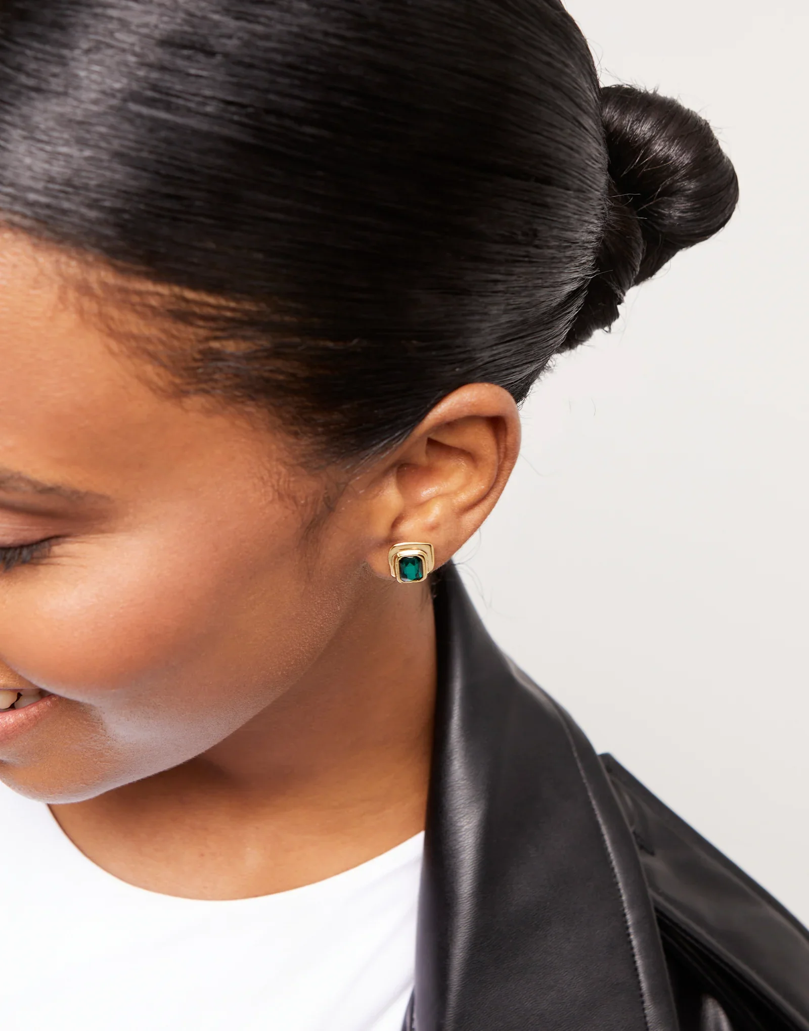UNOde50 Ser Magnetica Gold-Plated Green Crystal Rectangular Earrings - Image 3