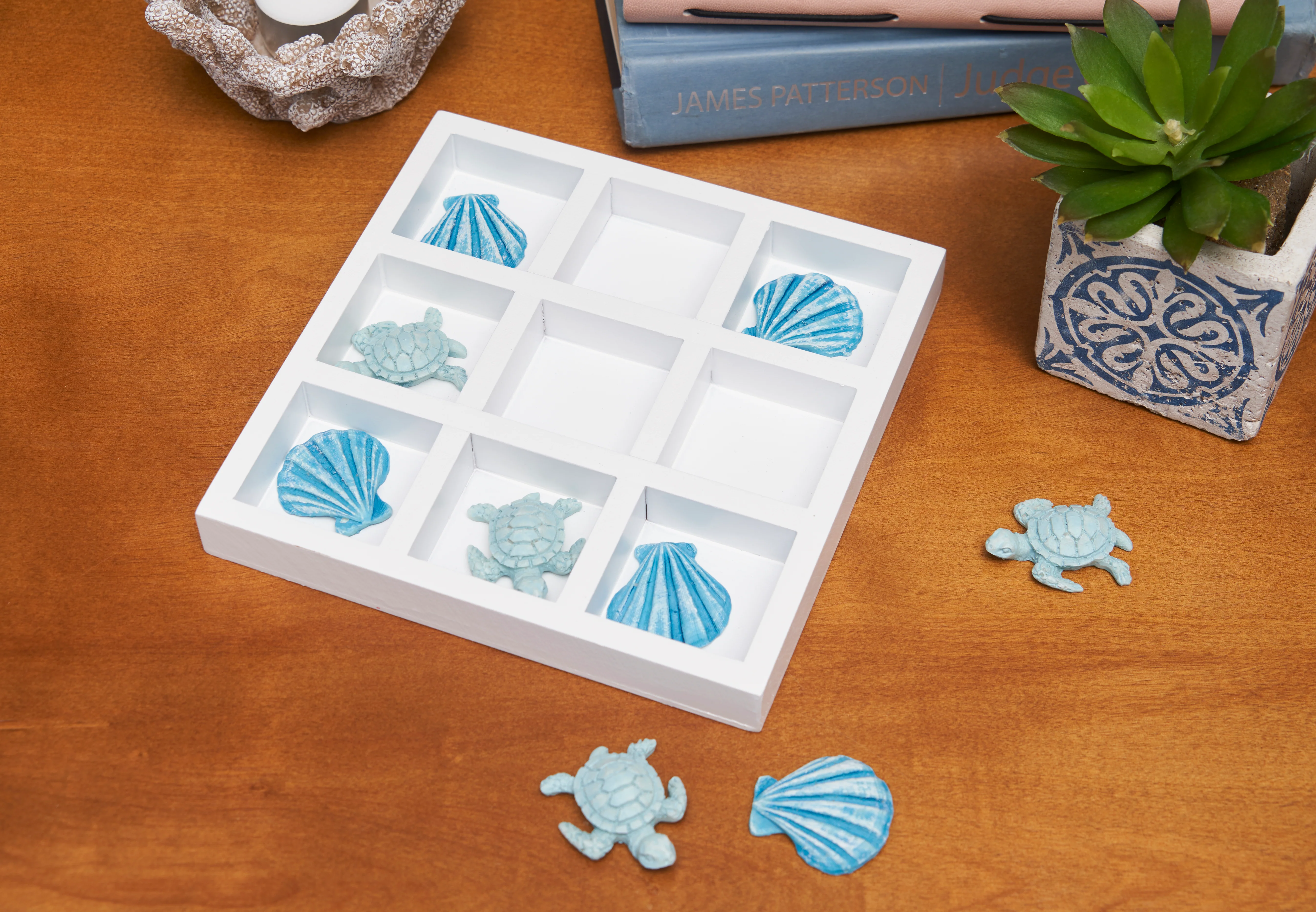 Beachcombers Shell & Turtle Tic-Tak-Toe Game - Image 4
