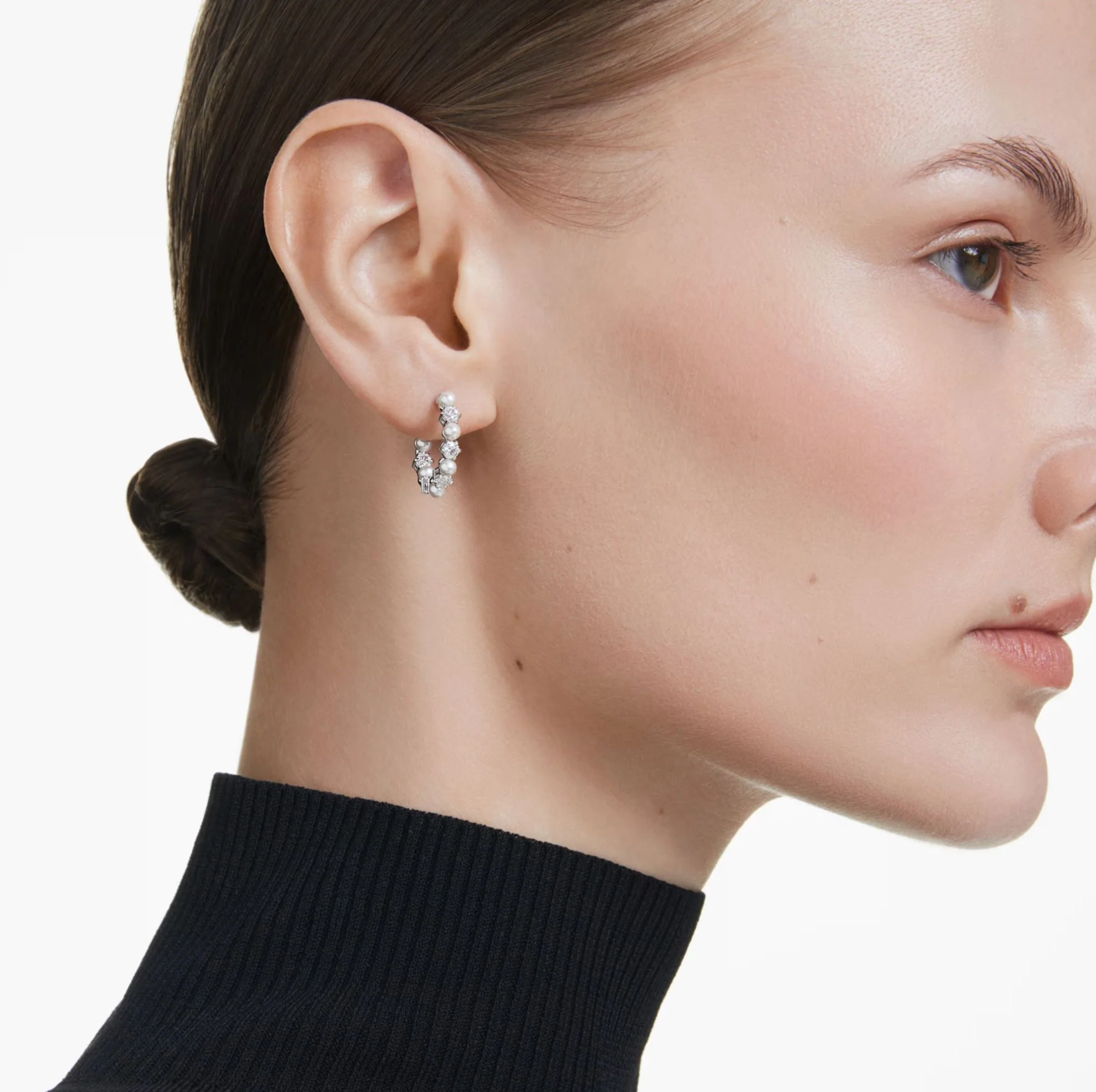 Swarovski Matrix Hoop Earrings - Crystal pearl, Round cut, White, Rhodium plated - Image 5