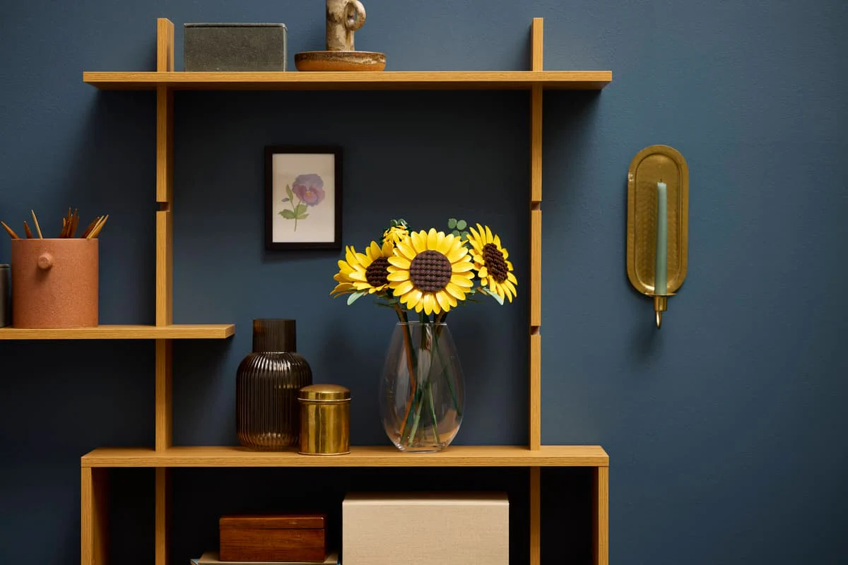 LEGO Botanicals Sunflower Bouquet - Image 6