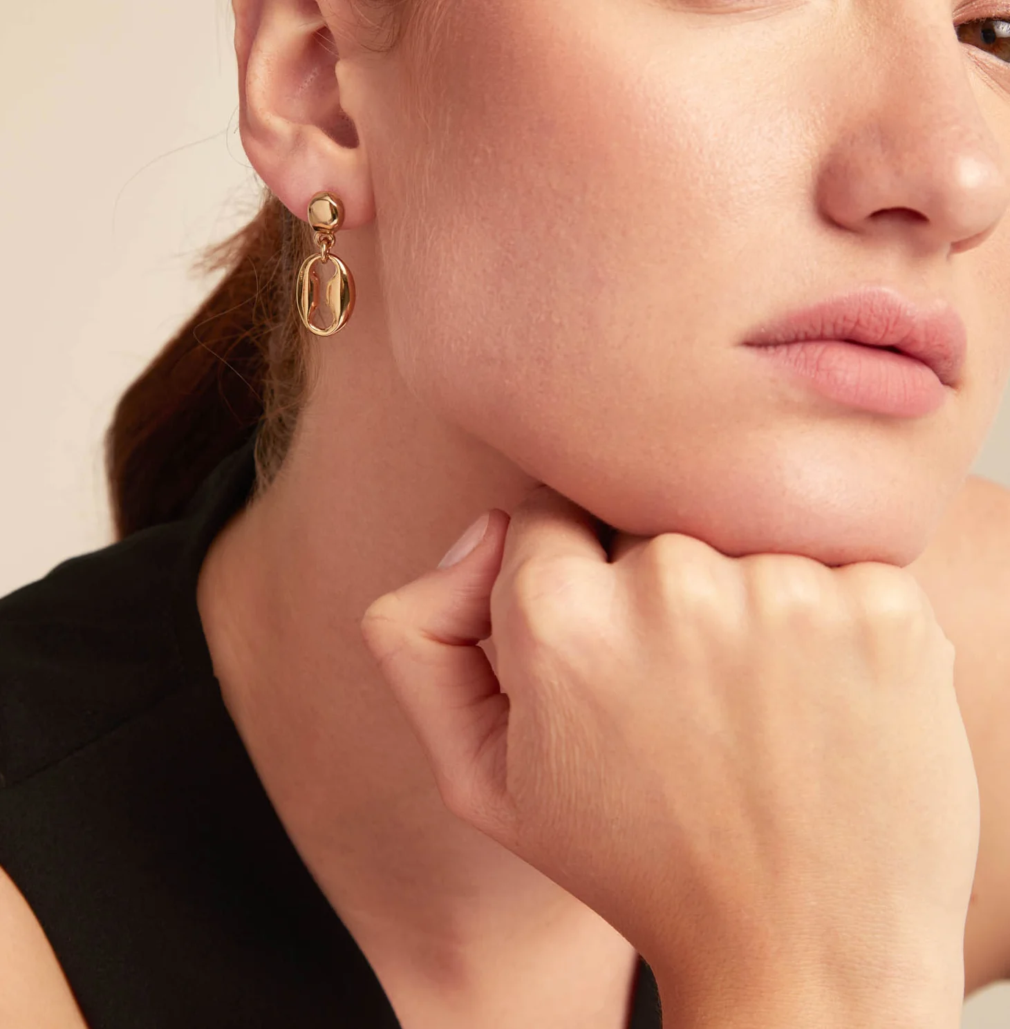 UNOde50 Thankful Gold-Plated Drop Earrings - Image 3