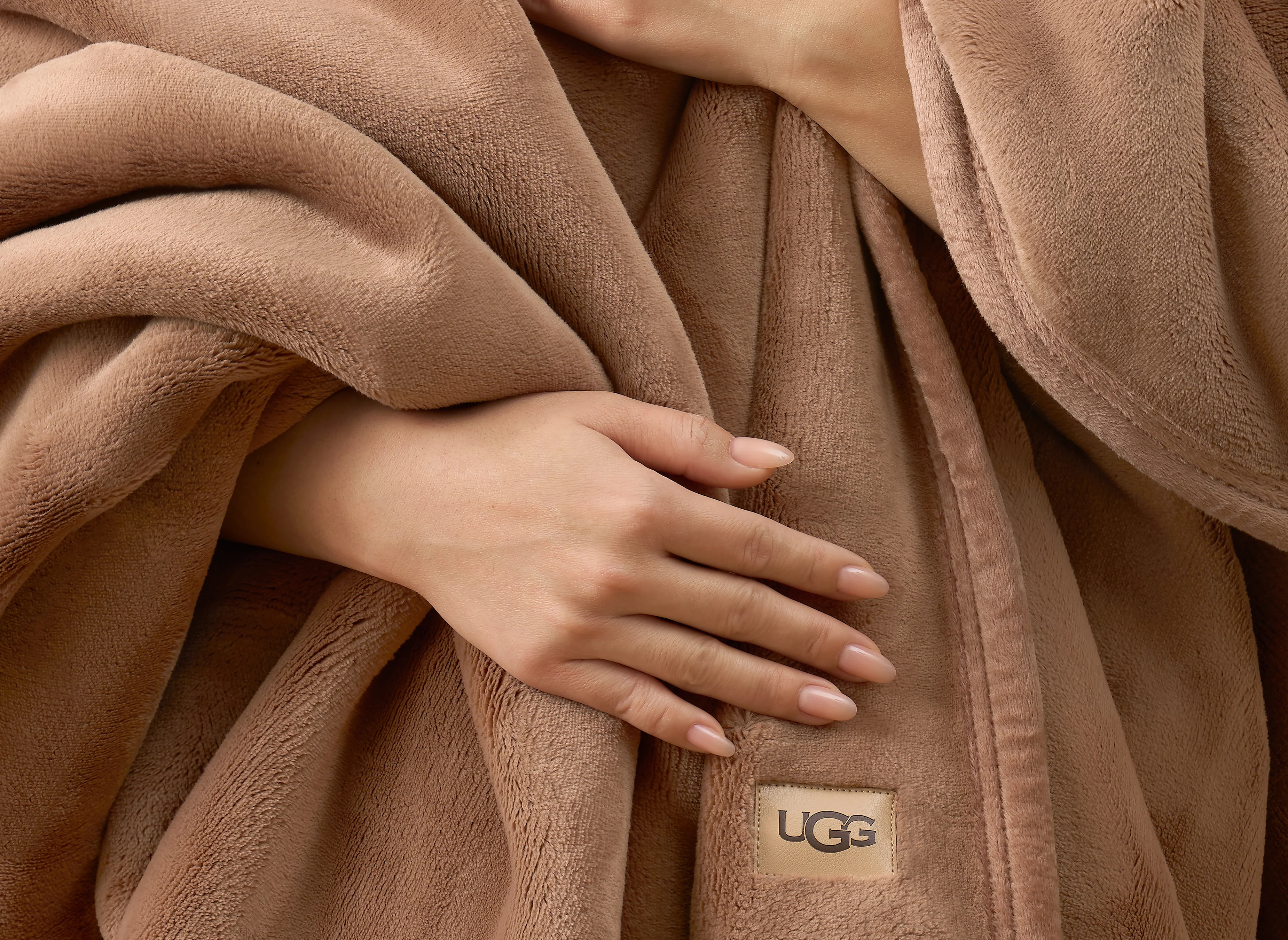 UGG Coco Throw Blanket - Chestnut - Image 3