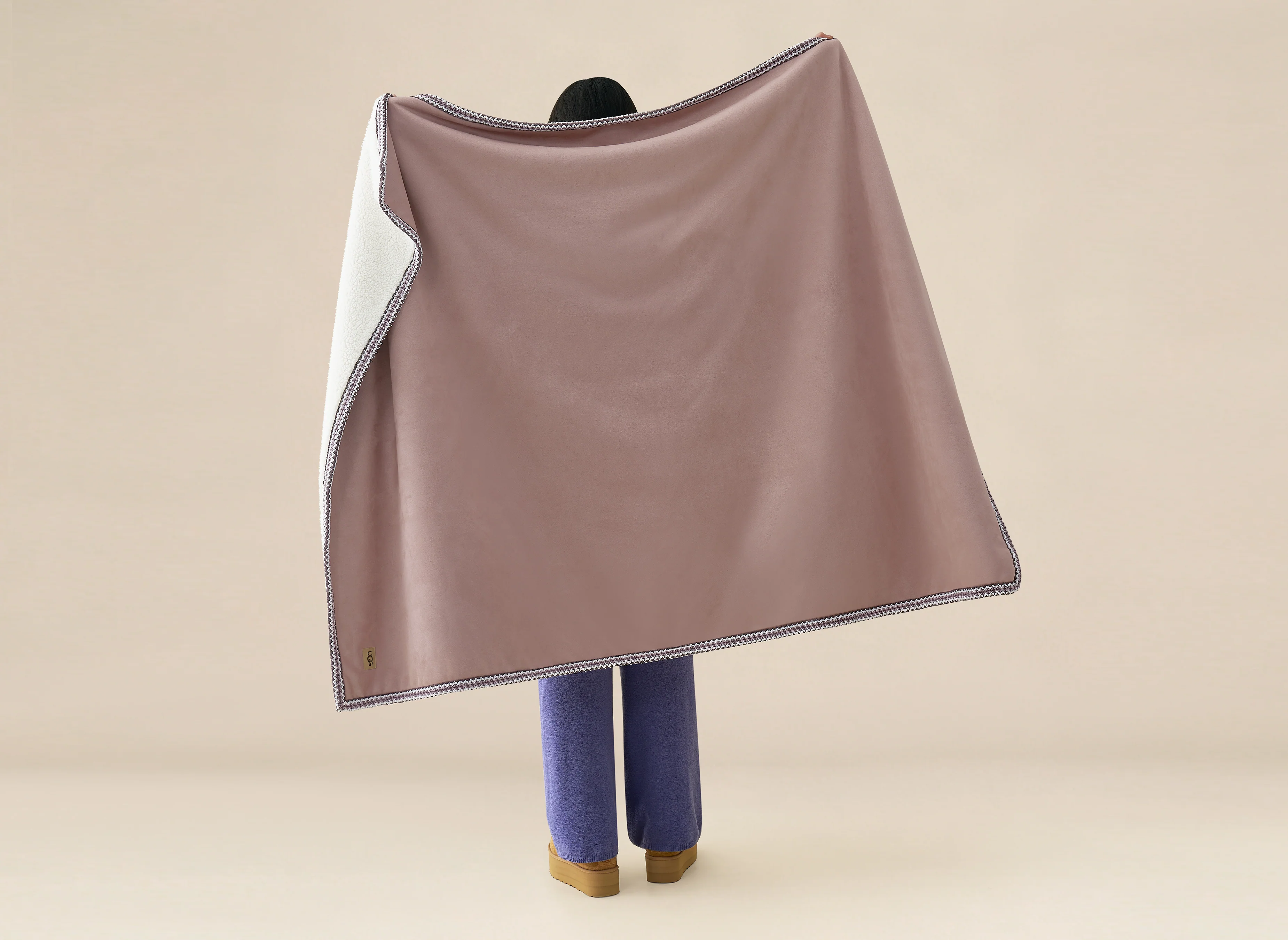 UGG Kirkwood UGGBraid Throw Blanket - Rosewood - Image 2