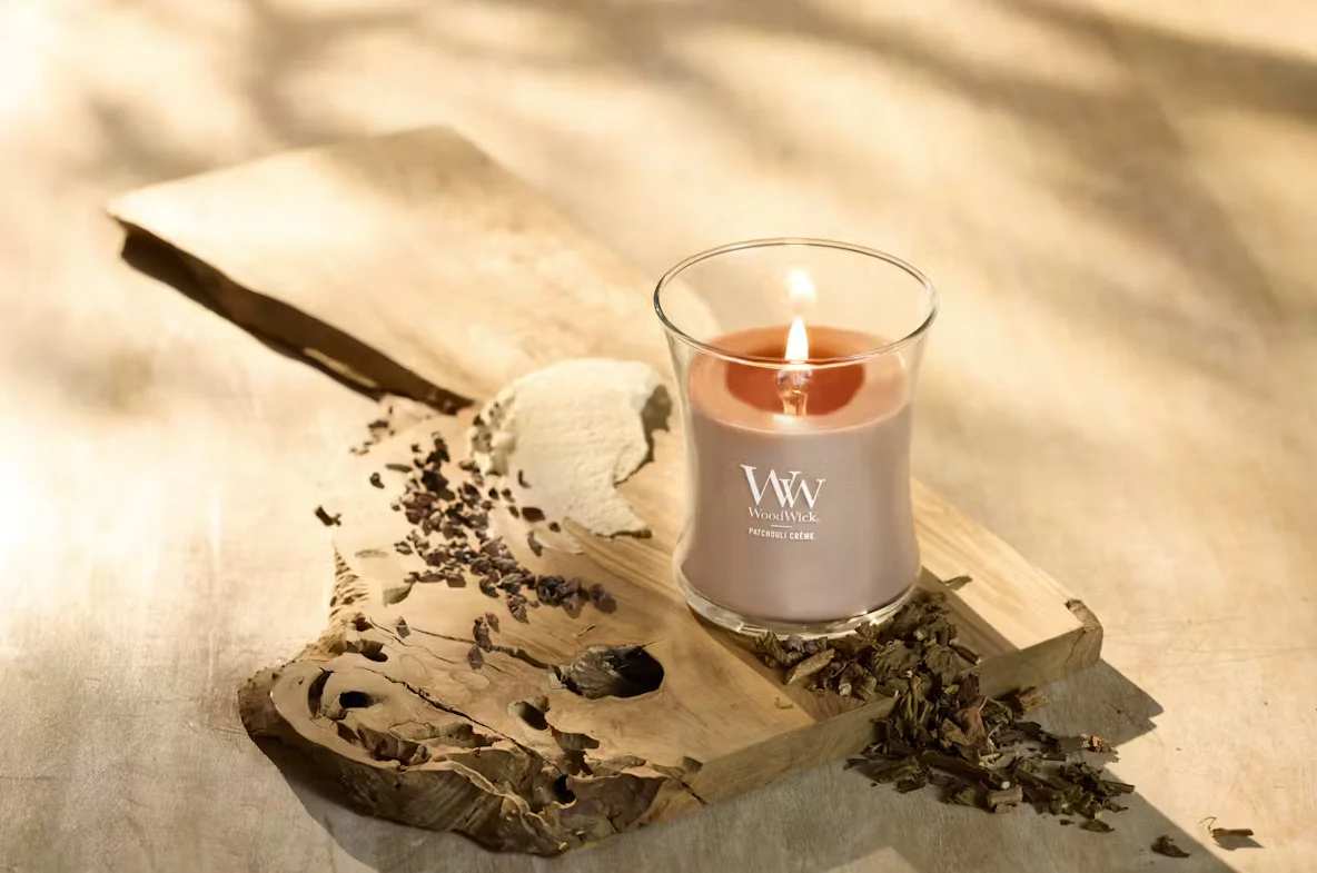 WoodWick Medium Hourglass Candle - Patchouli Crème - Image 4