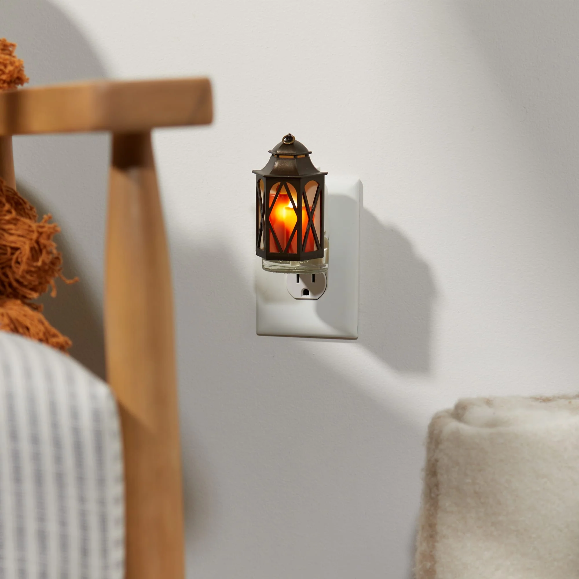 Yankee Candle Farmhouse Lantern ScentPlug Diffuser - Image 4