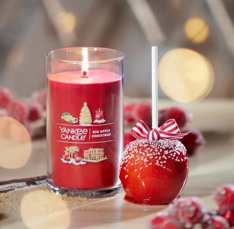 Yankee Candle Signature Pillar Candle - Big Apple Christmas - Image 2